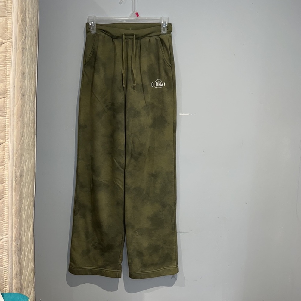 Old Navy green flare leg pants. US 2.